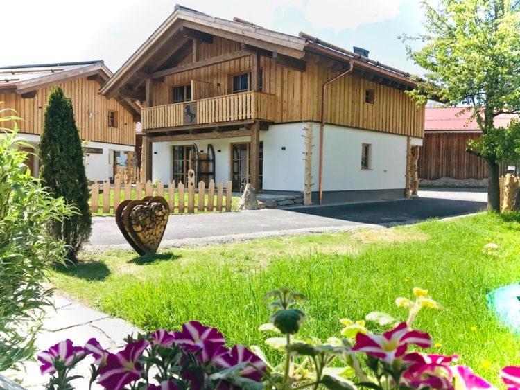 Sieglhub Chalets - Appartements - Hotel Flachau Exteriör bild